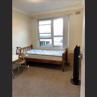 Nhà sạch sẽ, thoáng mát vùng Marrickville dư 1 phòng cho share